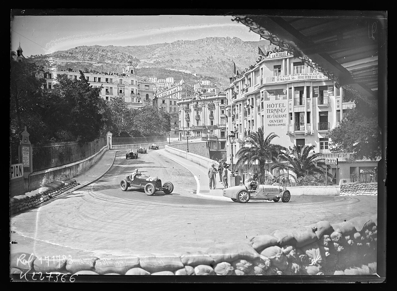 Voitures anciennes sur le circuit du Grand Prix de Monaco, 1933